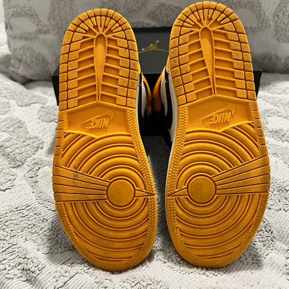 Jordan 1 Retro High OG (PS) Taxi/Black-Sail Size 3Y - Picture 11 of 11